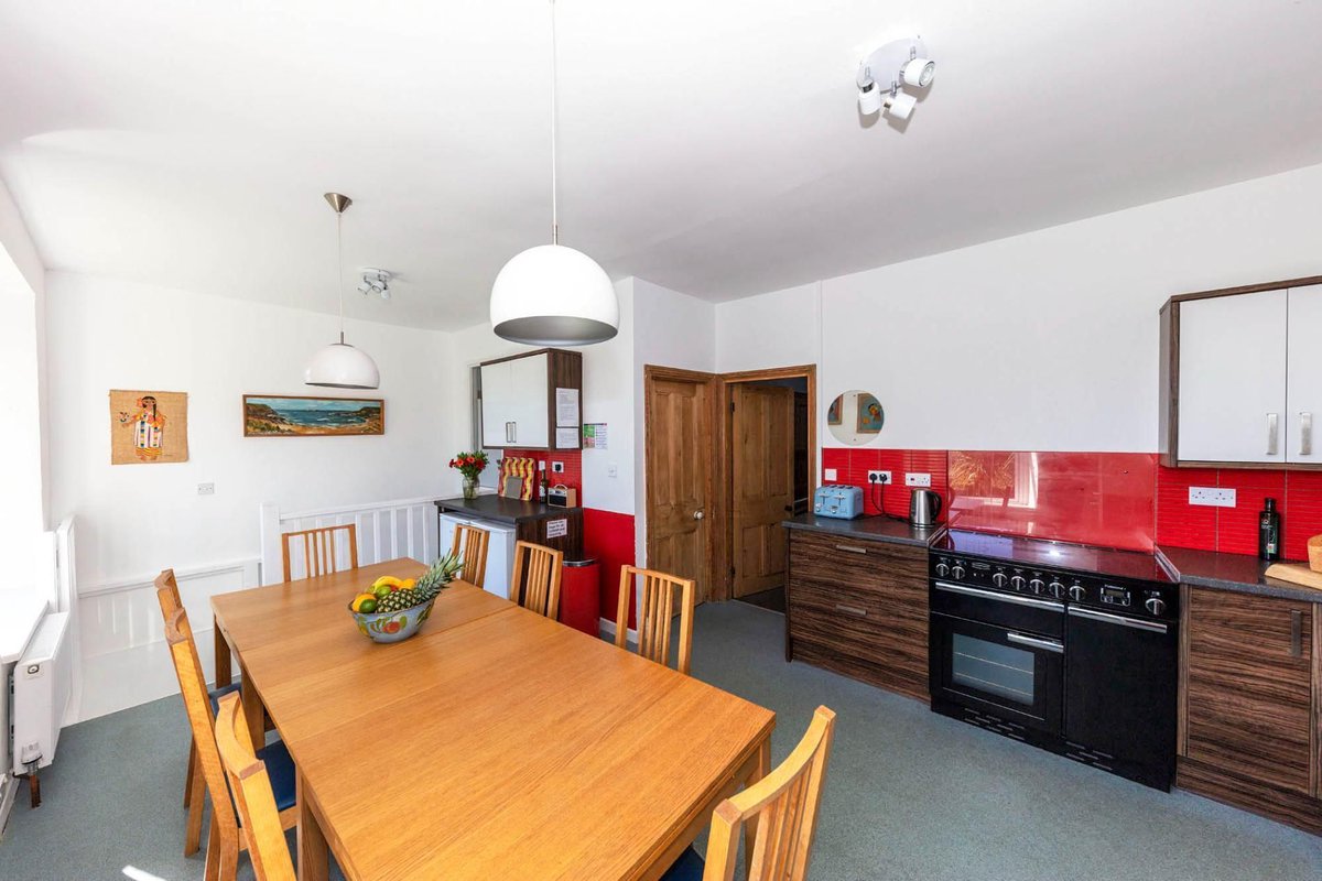 TheHolidayCots's tweet image. ⭐ Limited Availability ⭐ 

📆 Fern Bank has a few dates available during May and June 2026. Book now before these dates are snapped up.

🛏️ Sleeps 10
theholidaycottages.co.uk/glamorgan/2308

#Availability #BookDirect #BookNow #GowerPeninsula #FamilyHoliday #CoastalEscape #BeachLife #Glamorgan