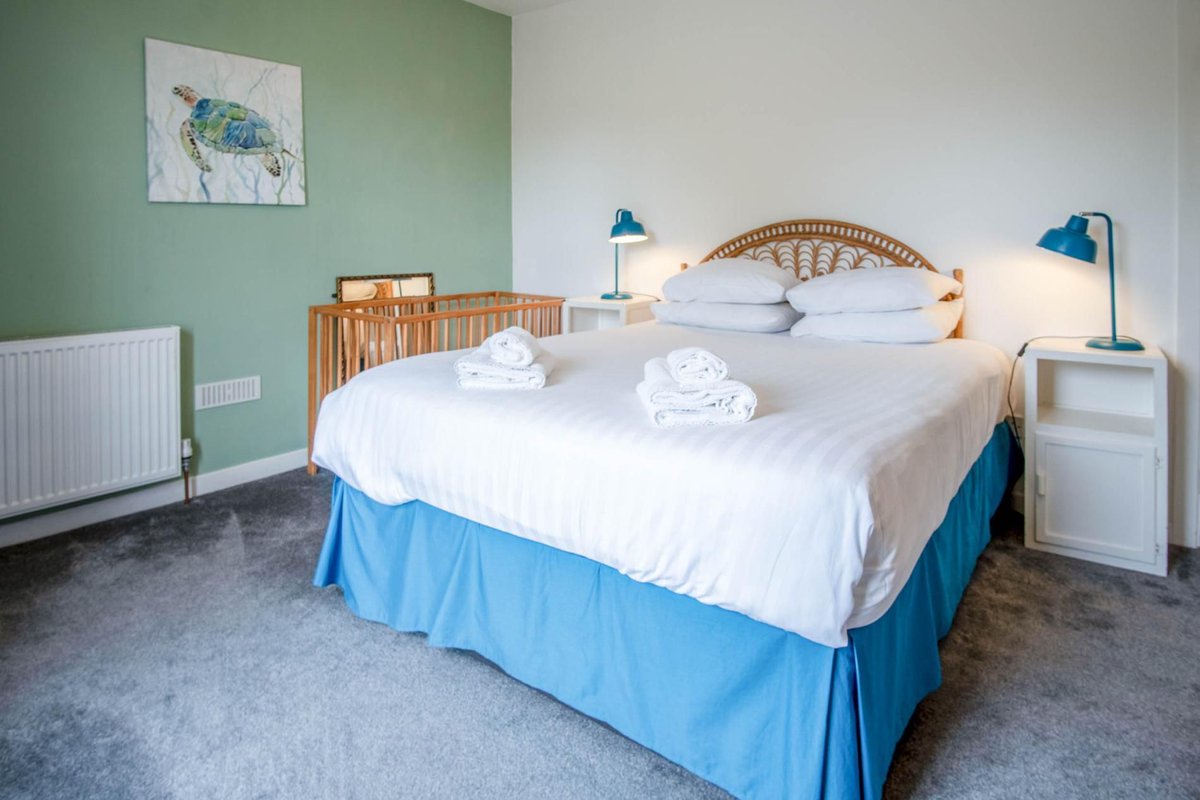 TheHolidayCots's tweet image. ⭐ Limited Availability ⭐ 

📆 Fern Bank has a few dates available during May and June 2026. Book now before these dates are snapped up.

🛏️ Sleeps 10
theholidaycottages.co.uk/glamorgan/2308

#Availability #BookDirect #BookNow #GowerPeninsula #FamilyHoliday #CoastalEscape #BeachLife #Glamorgan