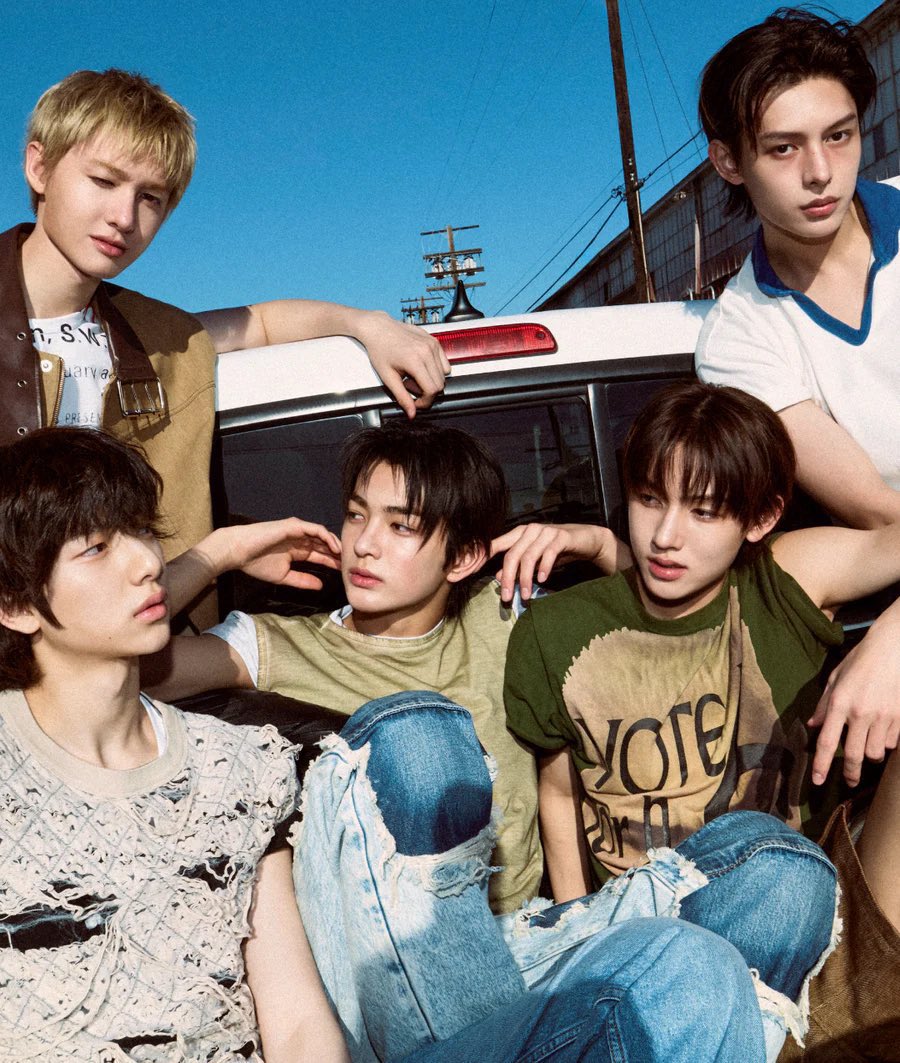 🥺🎸 tweet media