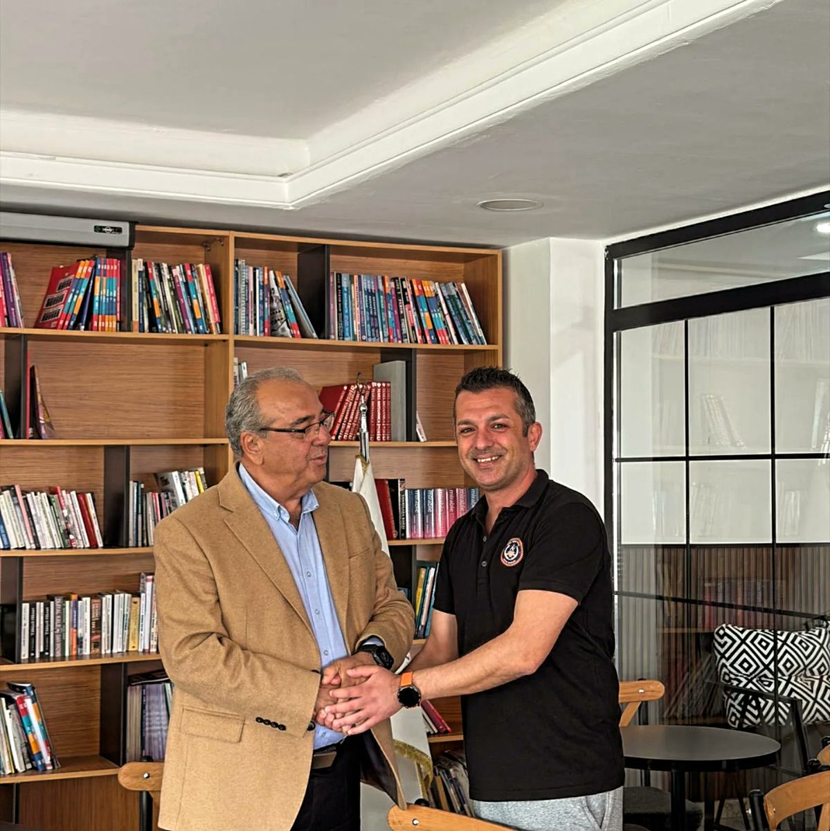 MurtezaogluH's tweet photo. Bugün Okul Sporlarında Kent Koleji Karşıyaka Kampüsünde sporun farklı branşlarında üstün başarı gösteren öğrencilerimize yönelik düzenlenen törende, tüm öğrencilerimize ayrı ayrı sertifika ve madalyaları takdim ettik. Öğrencilerimizi ve öğretmenlerimizi tebrik ediyorum. https://t.co/8xzFR1eZaZ