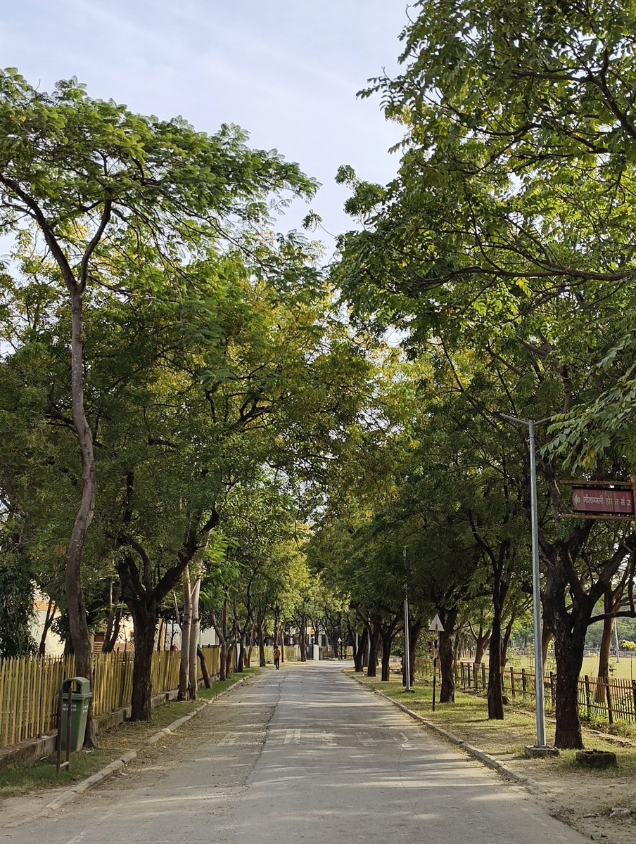 deorachandra's tweet photo. Let's see your photograph of roads. 

#mobilephotography https://t.co/T4dZuImPXF