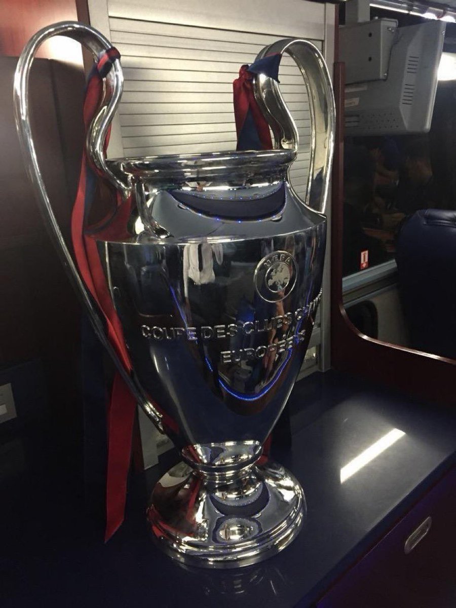 VOLEM LA PUTA CHAMPIONS

MORIRIEM PER ELLA

AMOR INCONDICIONAL

FÚTBOL CLUB BARCELONAAAAAA