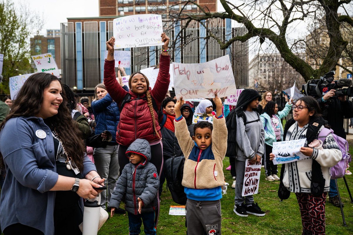 BlockClubCHI's tweet photo. An Uptown school is demanding its own gym after years of delays: "Our bodies are meant to move." https://t.co/KCPubc433M https://t.co/twSm5wxUOR