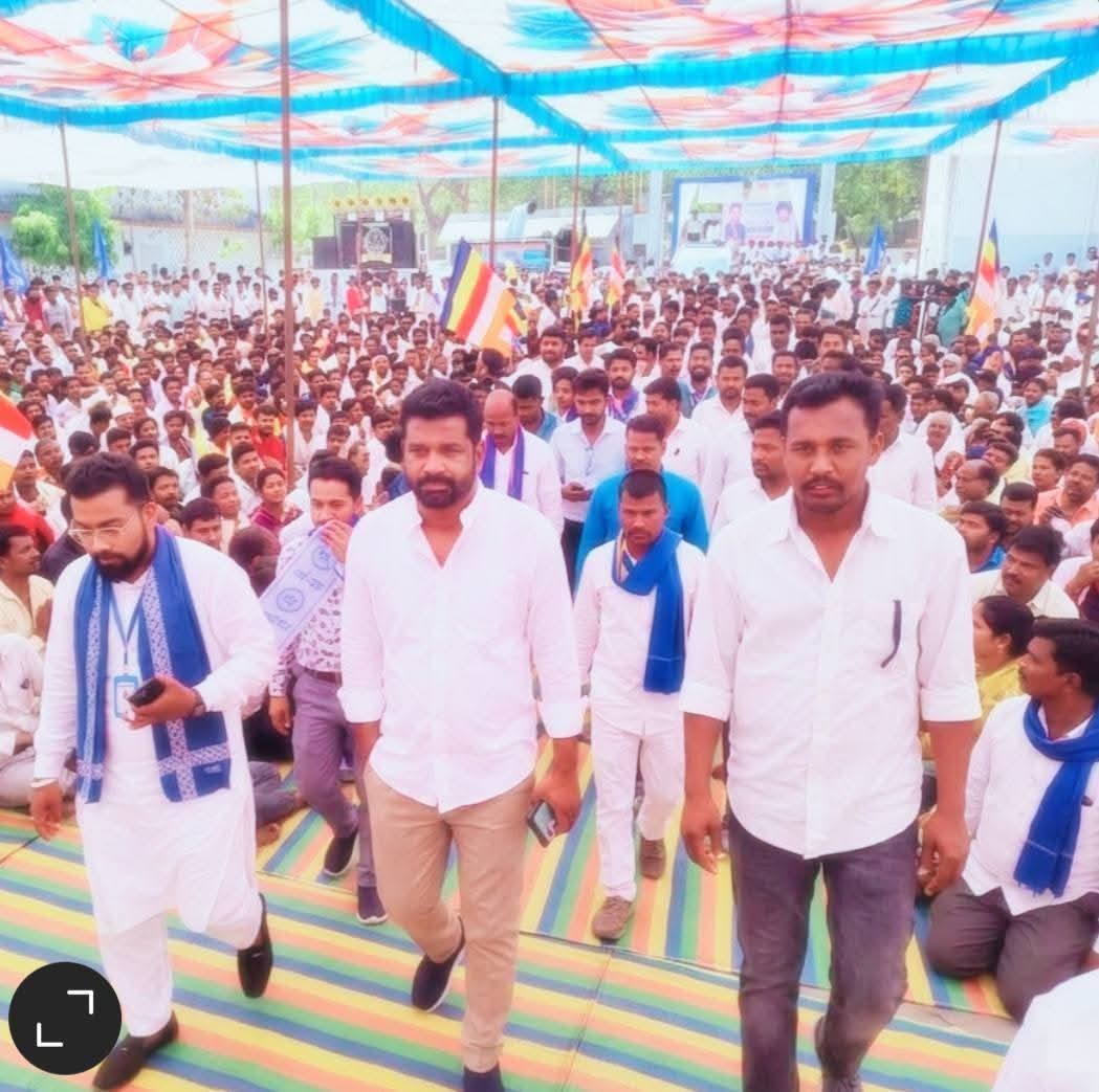 Pradeep_Royal_'s tweet photo. आज बांसवाड़ा में भीम आर्मी व आजाद समाज पार्टी द्वारा आयोजित बाबा साहब डॉ. भीमराव अंबेडकर की जयंती के कार्यक्रम में अपनों के बीच माननीय #अनिल_धेनवाल जी।
@anil_aazad https://t.co/9EsYWH6zWZ
