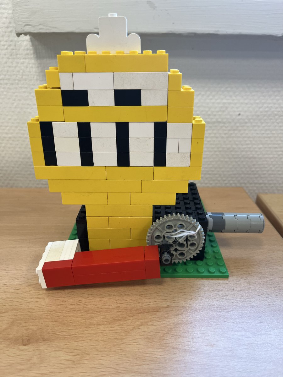 Mitsaras87A's tweet photo. När fantasi möter kreativt och smart ingenjörstänk blir idéer verklighet. #Lego #Fritidshem #Skola 🏫 https://t.co/xUfDwfEyMy