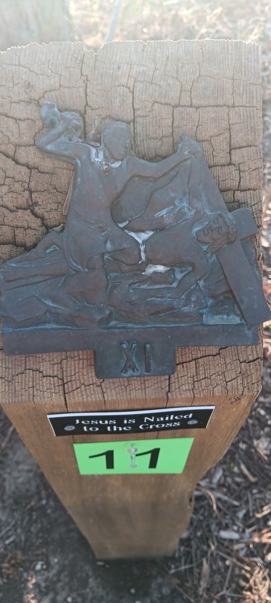 grosscatholic's tweet image. Last month, our Cougars took time during class today to pray the Way of the Cross as part of their Lenten journey toward the Resurrection of Christ. ✝️

#TeachingTuesday