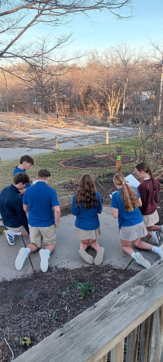 grosscatholic's tweet image. Last month, our Cougars took time during class today to pray the Way of the Cross as part of their Lenten journey toward the Resurrection of Christ. ✝️

#TeachingTuesday