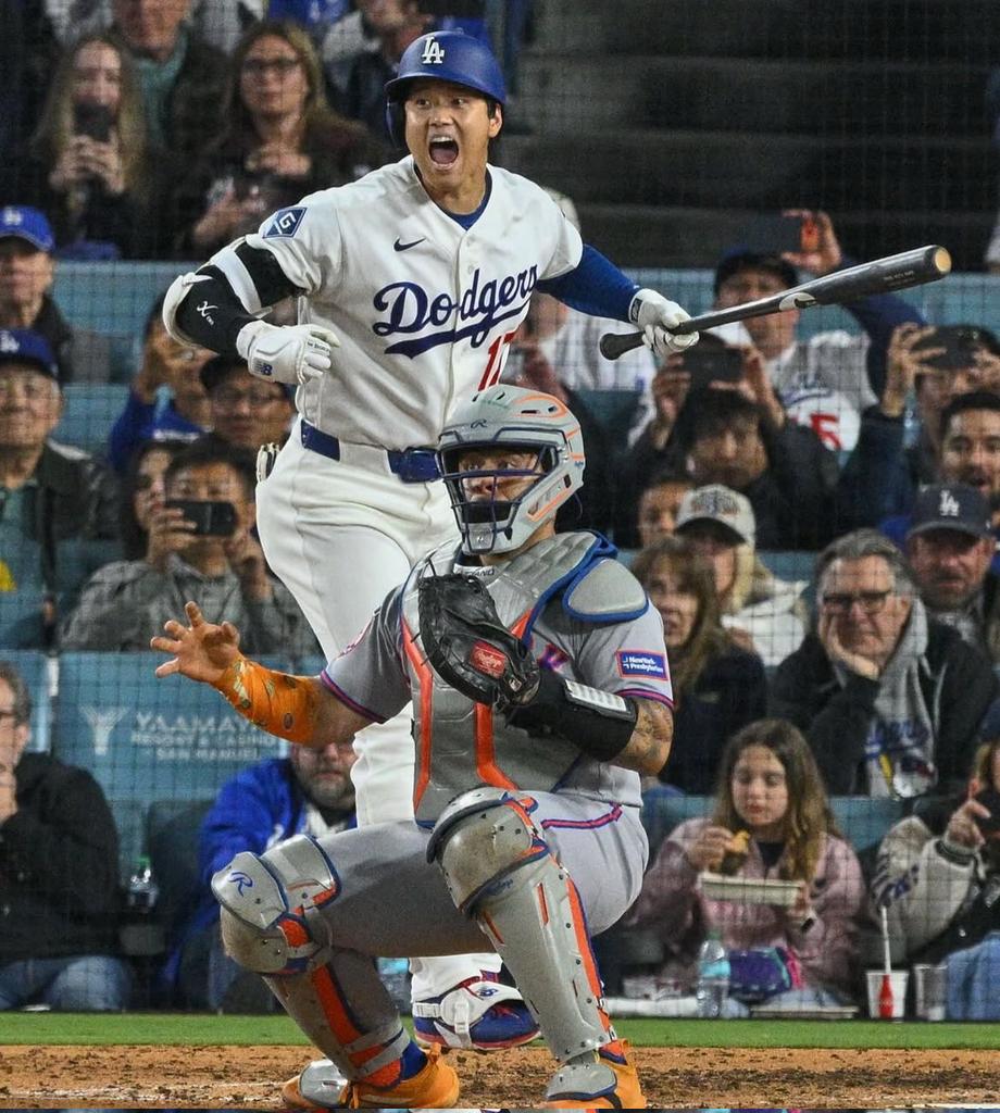 joframaso's tweet image. 🚨 LA IMAGEN

La cara de susto de SHOHEI OHTANI 🇯🇵 y la cara de terror de FRANCISCO ÁLVAREZ 🇻🇪 después de que CRAIG KIMBREL iba a soltar la pelota 🤣

✅️ Una de las acciones más bizarras en el béisbol de los últimos años 😂