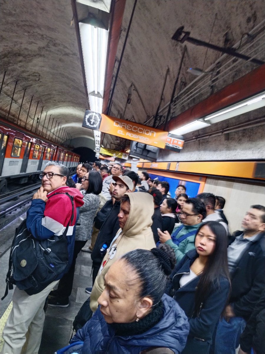 a751any's tweet photo. @MetroCDMX que pasa ya más de 30 minutos en Mixcoac y no se ve movimiento https://t.co/fivI4dpOLV