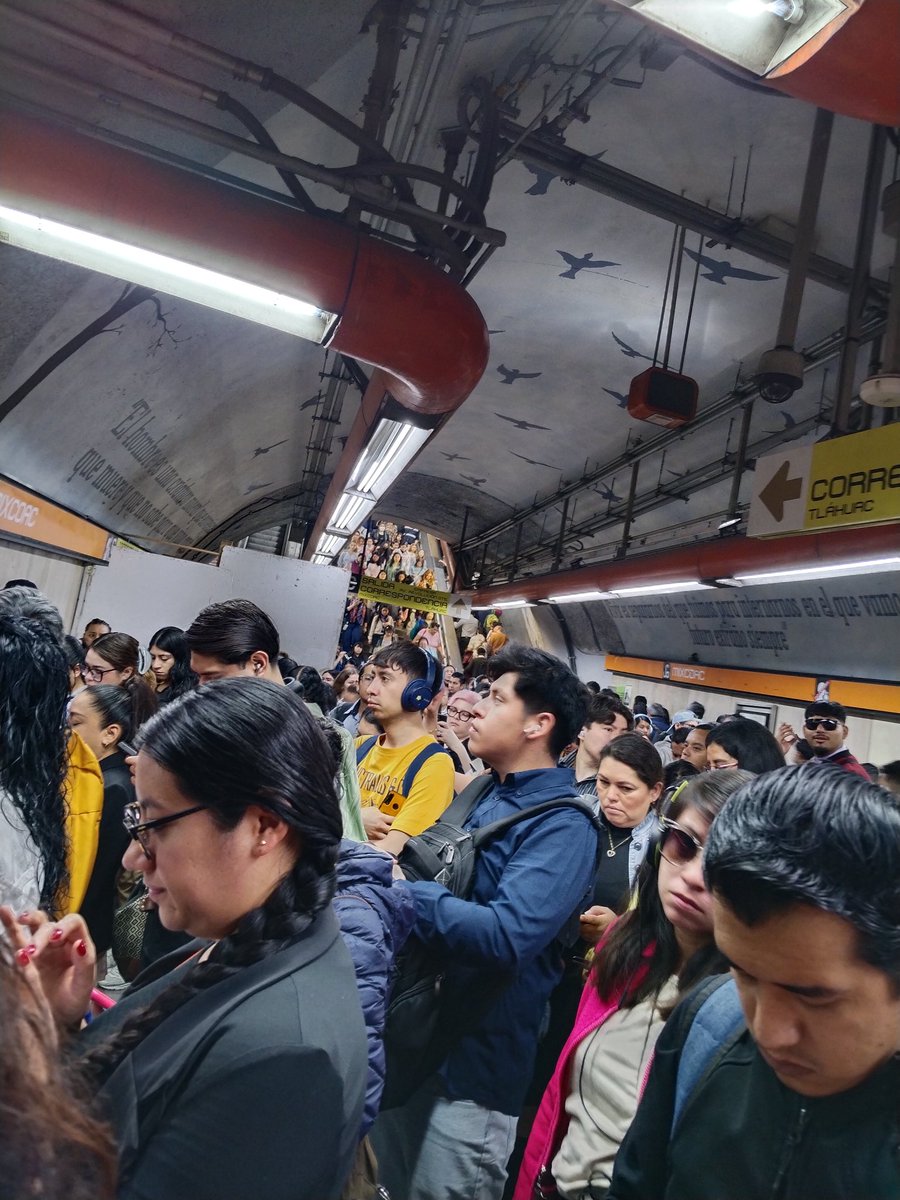 a751any's tweet photo. @MetroCDMX que pasa ya más de 30 minutos en Mixcoac y no se ve movimiento https://t.co/fivI4dpOLV