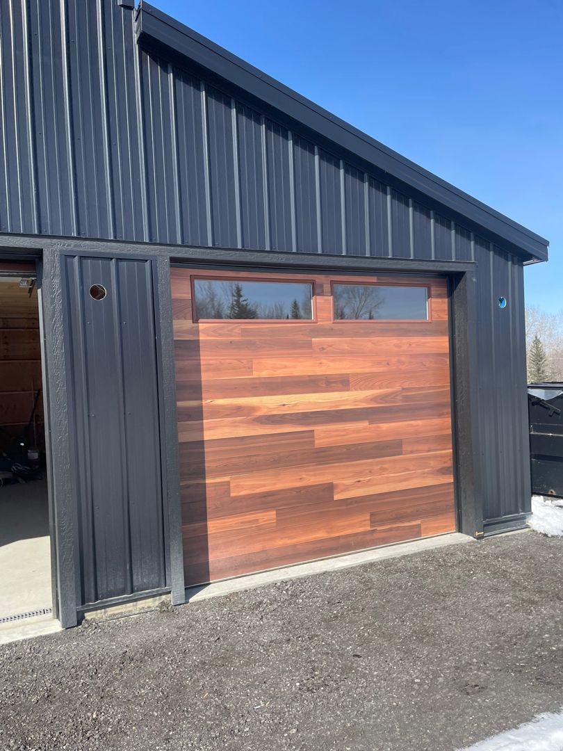 KrimpElectric's tweet photo. 200A service into the garage, feeds the home. Rough-in done, inspection next. New Foothills build. #KrimpElectric #Barndominium https://t.co/gYI1hcDKwI