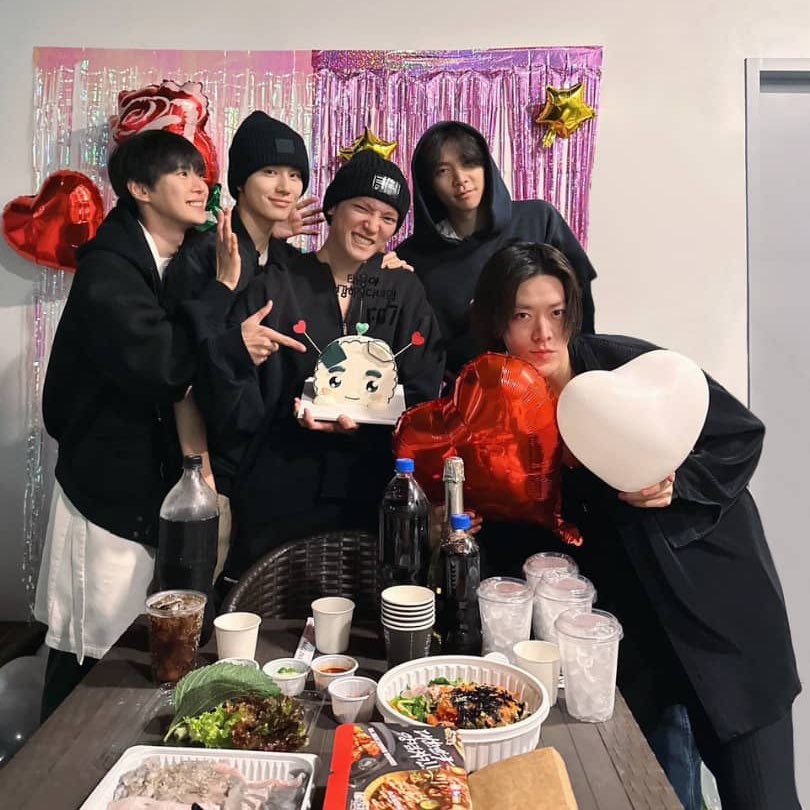 two years ago today were these pictures for Taeyong’s enlistment send off.