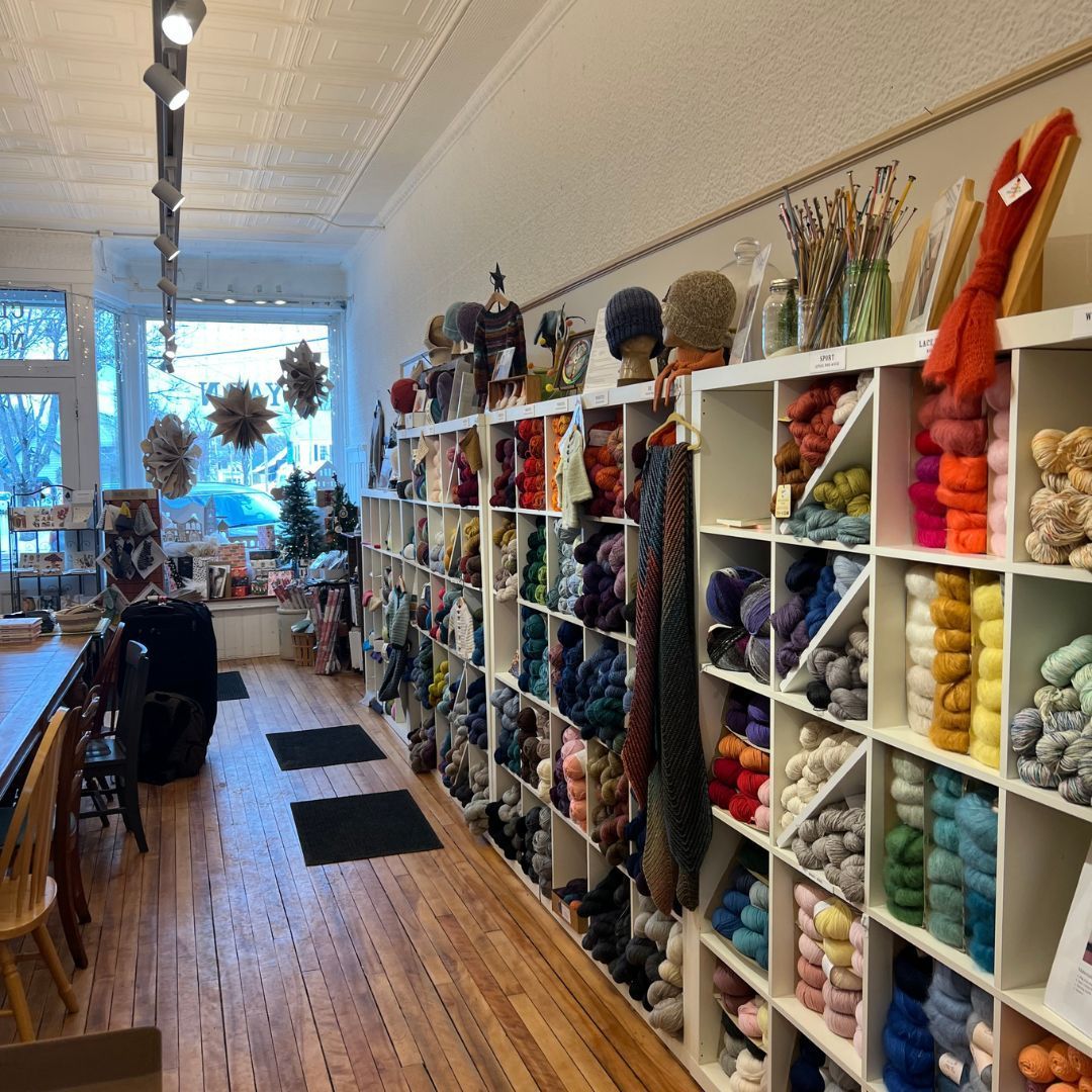 CascadeYarns's tweet image. Everyone belongs at 𝐒𝐩𝐫𝐲 𝐖𝐡𝐢𝐦𝐬𝐲 𝐅𝐢𝐛𝐞𝐫 𝐀𝐫𝐭𝐬 in Stoughton, WI! Meet new yarnie pals and make your fiber dreams a reality at this well-stocked LYS.
 
#cascadeyarns #yarn #makersgonnamake