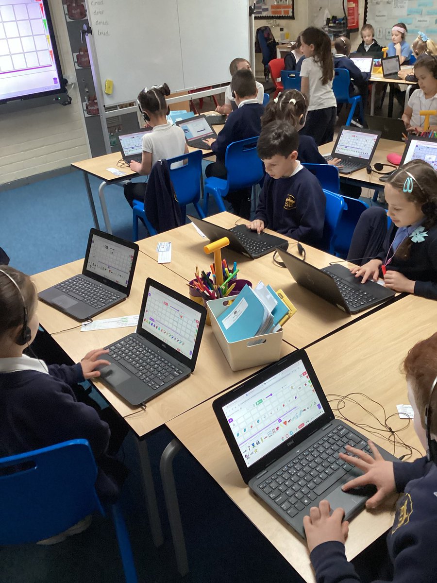 stelizcp2's tweet photo. In Computing, we looked at making music. We created a tune using different instruments, changed the speed of the tune  and experimented with the volume of sounds💻🎸🥁🔔 @StElizComp @StElizMusic https://t.co/HK1aJuw4AL