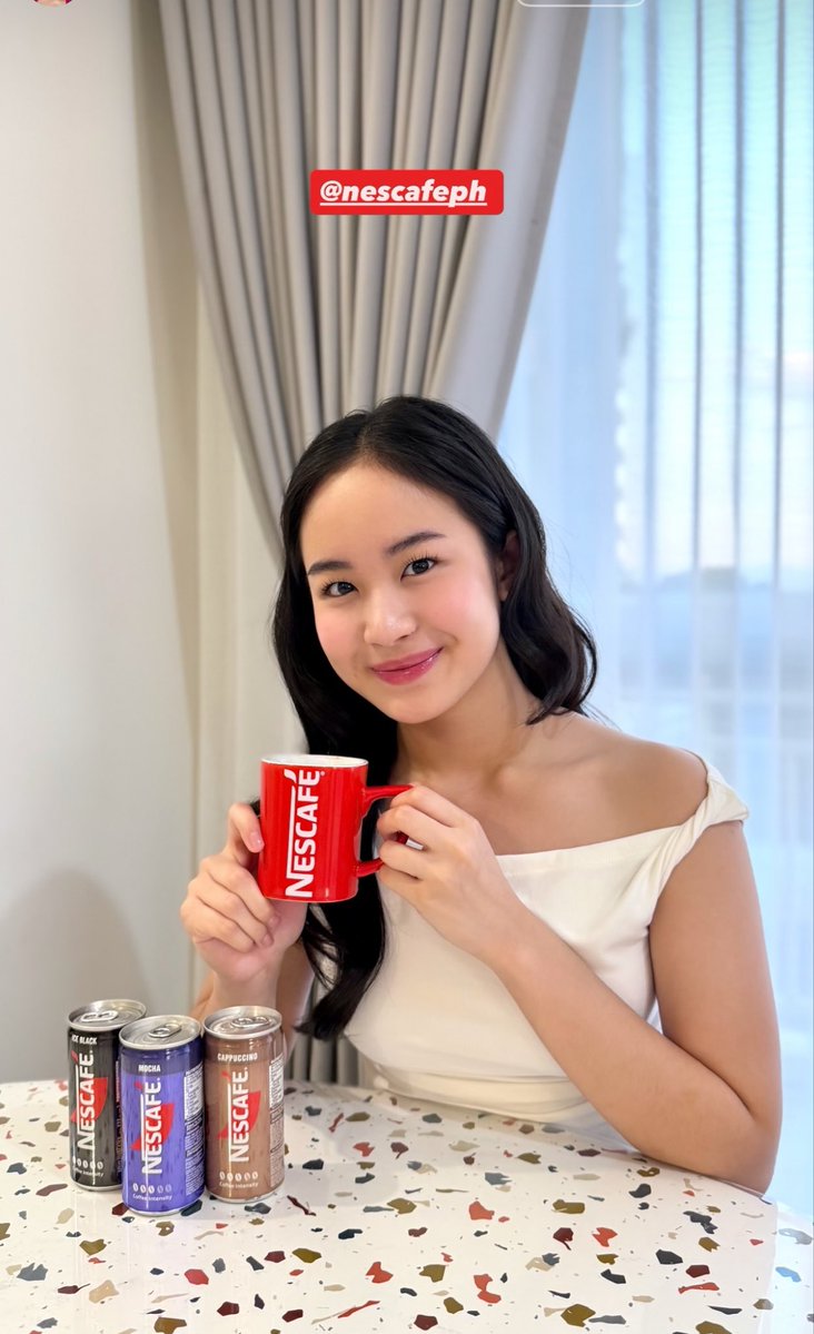_teamcapriceofc's tweet image. 𝐂𝐀𝐏𝐑𝐈𝐂𝐄 𝐈𝐒 𝐍𝐎𝐖 𝐏𝐀𝐑𝐓 𝐎𝐅 𝐍𝐄𝐒𝐂𝐀𝐅𝐄 ☕️

Caprice is now part of Nescafé! We are so happy for her newest achievement and excited to see what’s ahead, bringing more ways to enjoy great coffee in every cup. ✨

CAPRICE FOR NESCAFE
#KapeTayoSuperCap