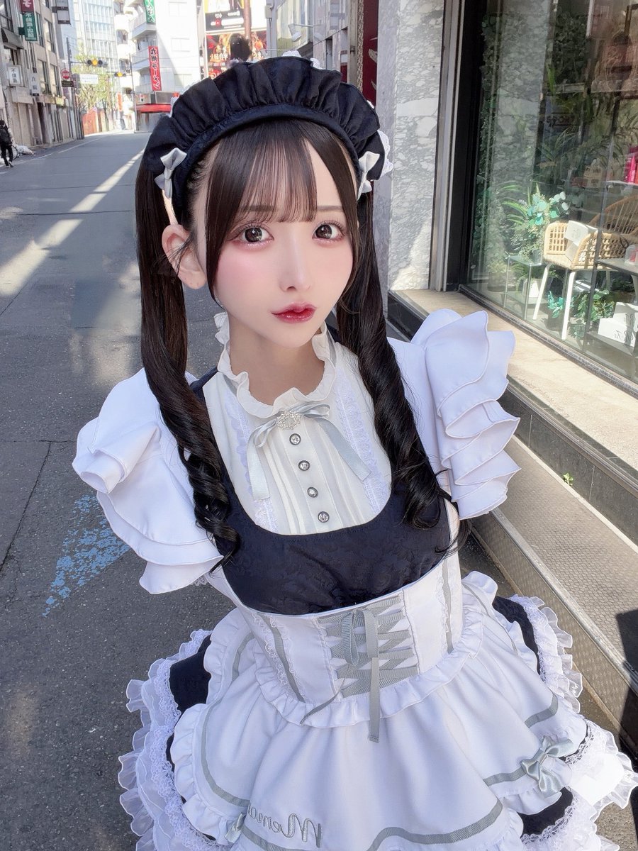 最近やって良かった整形No.1な立ち耳フィラー☝🏻💗 ̖́-

可愛い子みんなギリンでやってたから渡韓した時にやってきた‼️念願‼️✨️

立ち耳になるだけで小顔効果やばいし、周りにも、配信してても立ち耳可愛いって褒められるからやってよかった（ ܸʚ̴̶̷̷⩊ʚ̴̶̷̷ ܸ）

#ギリン美容外科 #立ち耳フィラー https://t.co/Lo8JpTR4gX