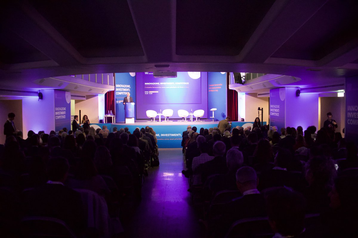 adolfo_urso's tweet photo. Nel contesto geopolitico attuale, segnato da tensioni nelle catene globali del valore, crescente competizione tecnologica e nuove sfide sanitarie, il settore #farmaceutico assume un ruolo sempre più strategico. Questa centralità è riconosciuta anche nel Libro Bianco “Made in Italy 2030” elaborato dal #Mimit, che identifica l’economia della salute come settore capace di affiancare le tradizionali “5A” del Made in Italy - alimentazione, abbigliamento, arredo, automazione e automotive - rafforzando la competitività globale del Paese. Nel 2025, in uno scenario caratterizzato da guerre commerciali e tensioni ai confini europei, l’industria farmaceutica si è confermata tra i comparti più dinamici dell’economia italiana, distinguendosi per la capacità di attrarre #investimentiesteri e per la crescita sui mercati internazionali. Risultati che hanno contribuito a un incremento complessivo dell’#export italiano del 3,3%, con una performance particolarmente rilevante negli Stati Uniti (+7,2%), trainata proprio dal settore farmaceutico. Per sostenere ulteriormente il comparto, chiediamo all’Europa di adottare riforme che non penalizzino il sistema produttivo, come alcune iniziative recenti - tra cui la direttiva sulle acque reflue o le proposte che riducono la tutela della proprietà intellettuale e dei brevetti. Al contrario, serve una chiara politica europea orientata all’innovazione, alla ricerca e allo sviluppo industriale, che consenta alle imprese del continente di competere ad armi pari con quelle americane e cinesi.

#farmindustria #farmaceutica

@FarmindustriaTW
