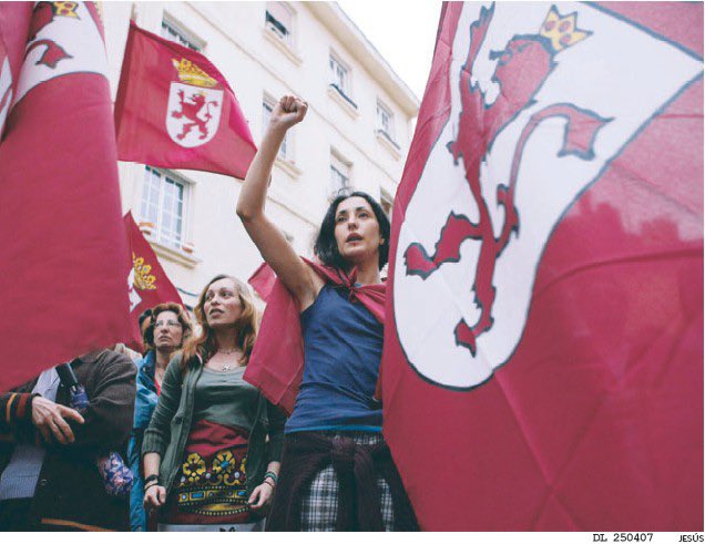 LenadorVidanes's tweet photo. “CastillaLeón” NO EXISTE Zoquetes, ignorantes @HoyPorHoy #angelsbarceló @La_SER #cylesmentira #Somosla18 #LEXITYA #AutonomiaLeonesaYa #PaisLliones #Zamora #Salamanca #leonesp https://t.co/6uanaSVLw3