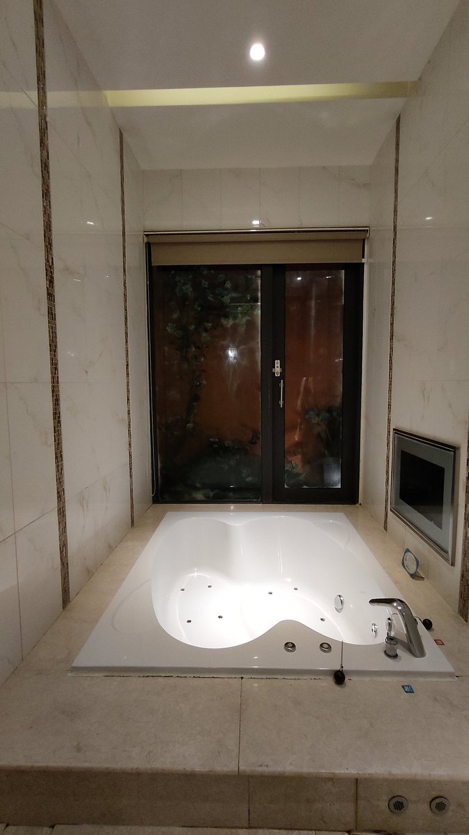 CloudHan4's tweet photo. 一個人到斗六出差，打電話問了一圈，沒想到因為白沙屯遶境，價格都偏高，為了停車方便，就住到了汽車旅館~~~

#雲林 #斗六 https://t.co/aek5tFjj2Q
