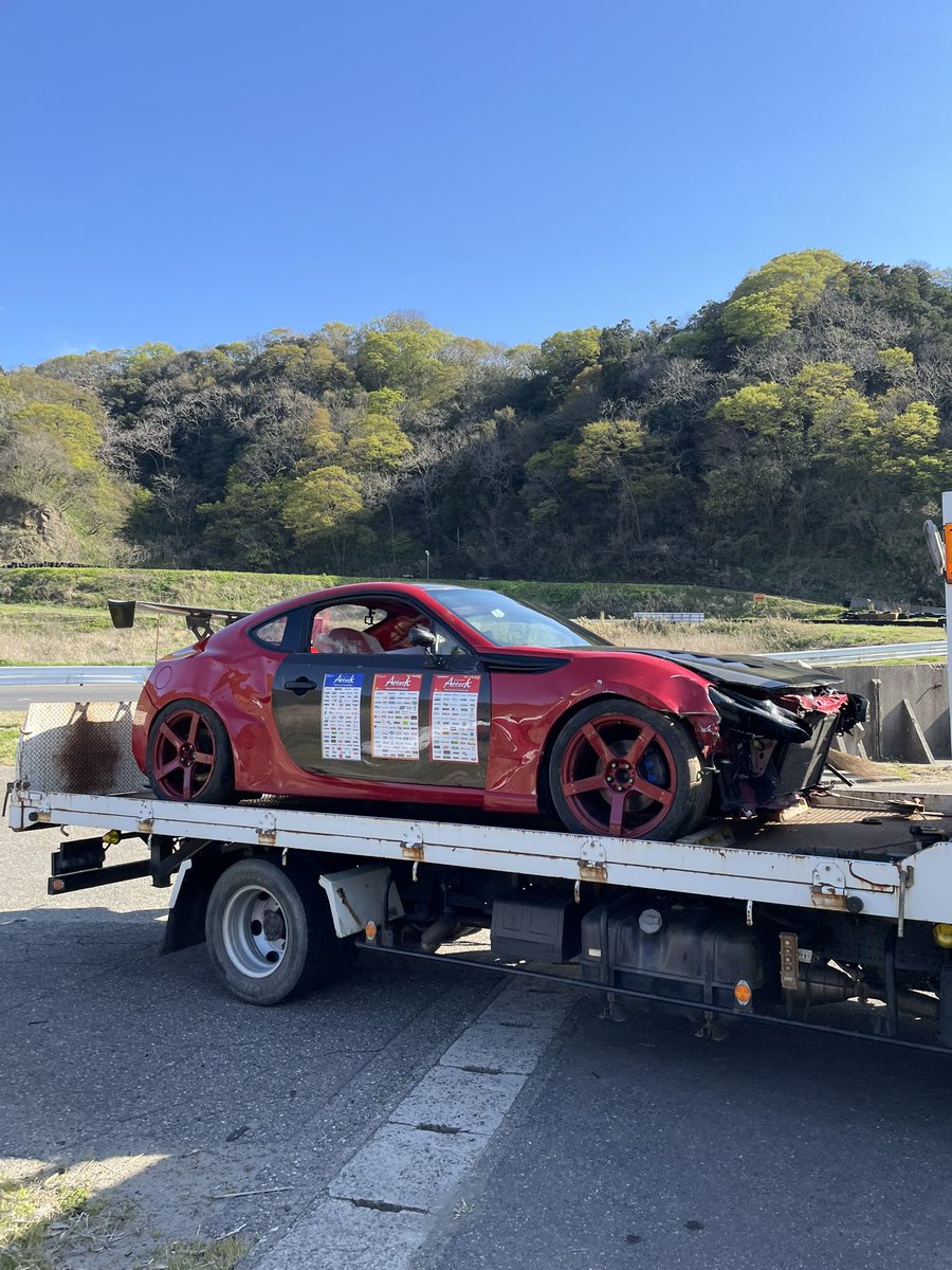 こまがた tweet media