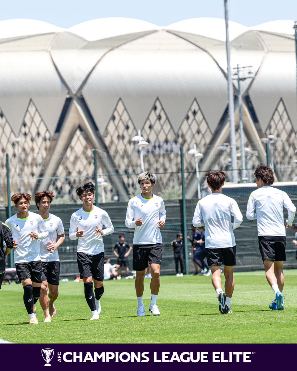J_League_En's tweet image. Heading to the top of Asia! 🇯🇵🔥 
Here is a look at Vissel Kobe as they continue training in Saudi Arabia, aiming to become AFC Champions League Elite 2025/26 champions! 📸🔴

#JLEAGUE 
#football 
#visselkobe        
#ACLElite