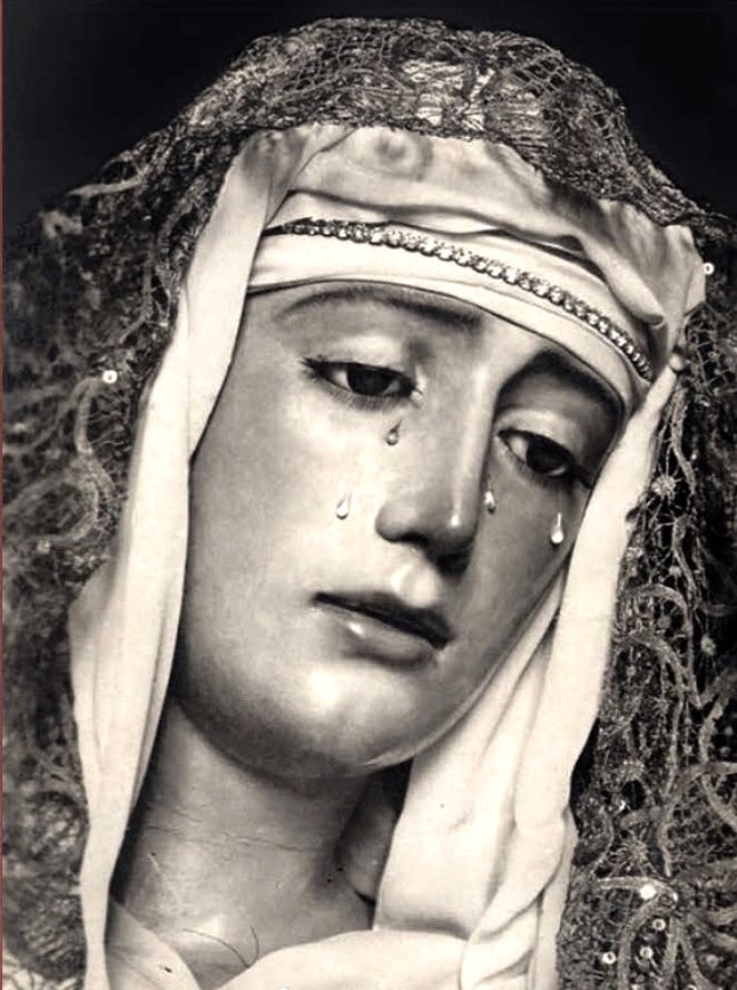 Añeja fotografía del bello rostro de la Virgen de Loreto de la <a href="/hdadtres_caidas/">Hermandad de las Tres Caídas (San Isidoro)</a> de San Isidoro antes de la intervención que realizara Sebastián Santos Rojas en el año 1955.