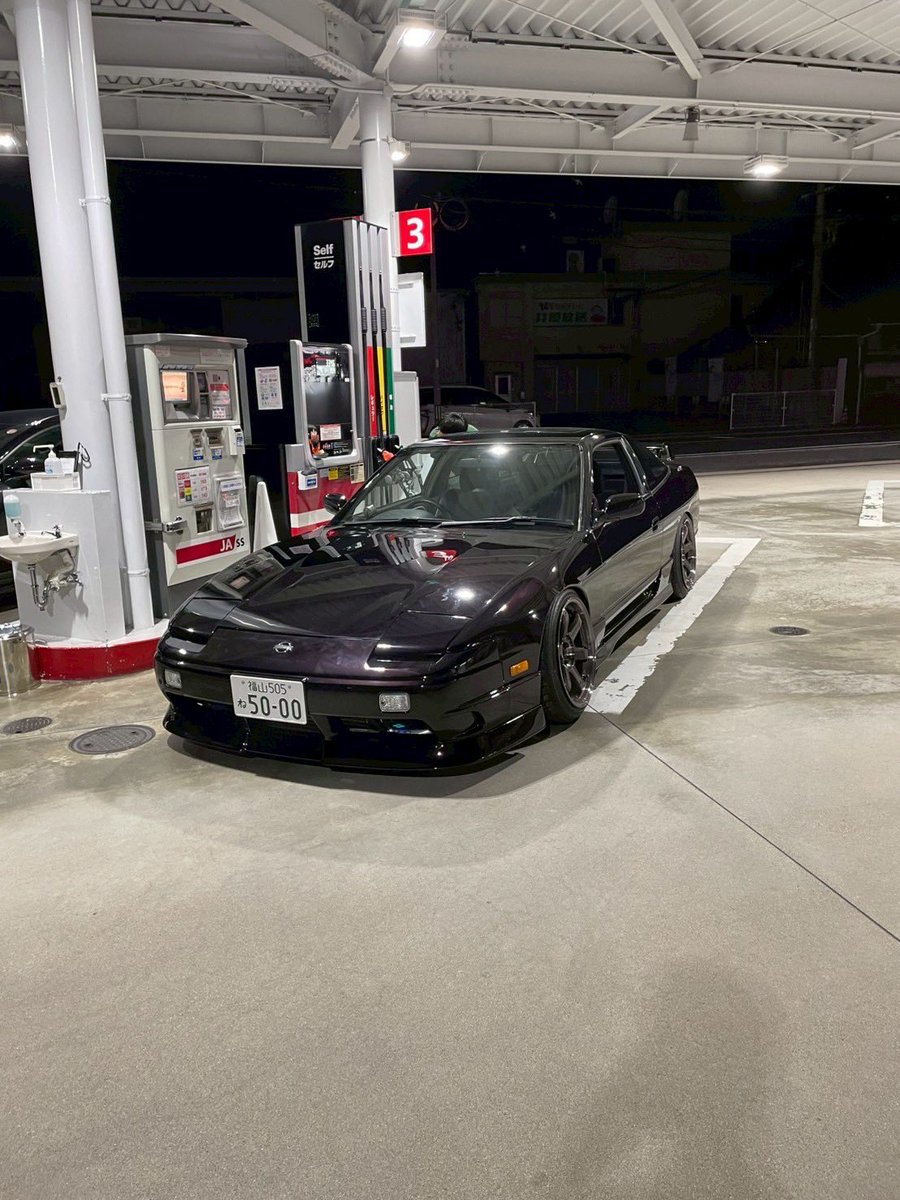 やーつ tweet media