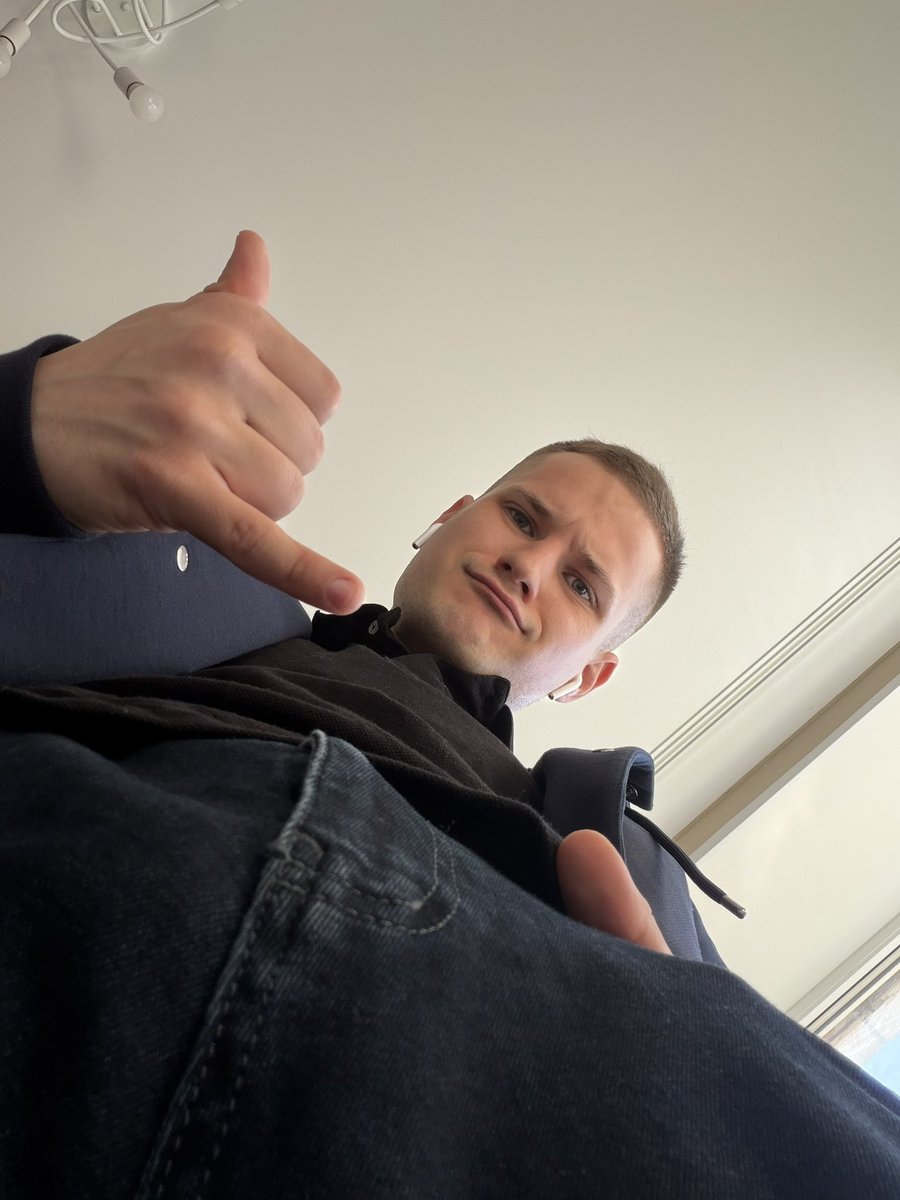 Лев, который не против tweet media