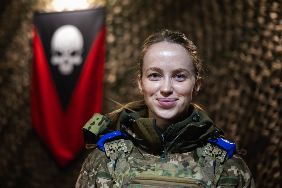 Krieger_ph's tweet photo. Пам'ятаєте ці руки? Так ось це Альона - бойова медикиня 72-ї та моя подруга. Нещодавно їм роз'їбали хату (чудом всі живі, Альона з пораненням рятувала побратимів) та вщент знищили машину. А т-як військовим в наш час без колес нікуди - відкрила збір. Підтримайте 👇 https://t.co/bQN3hmST2g