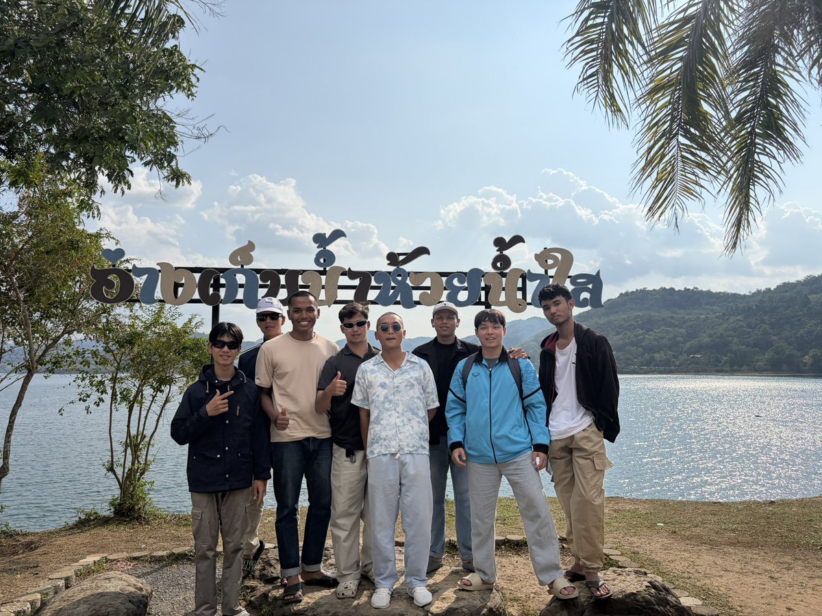 H_Metha2005's tweet photo. Songkran trip with friends. https://t.co/NjWxgdbcLA