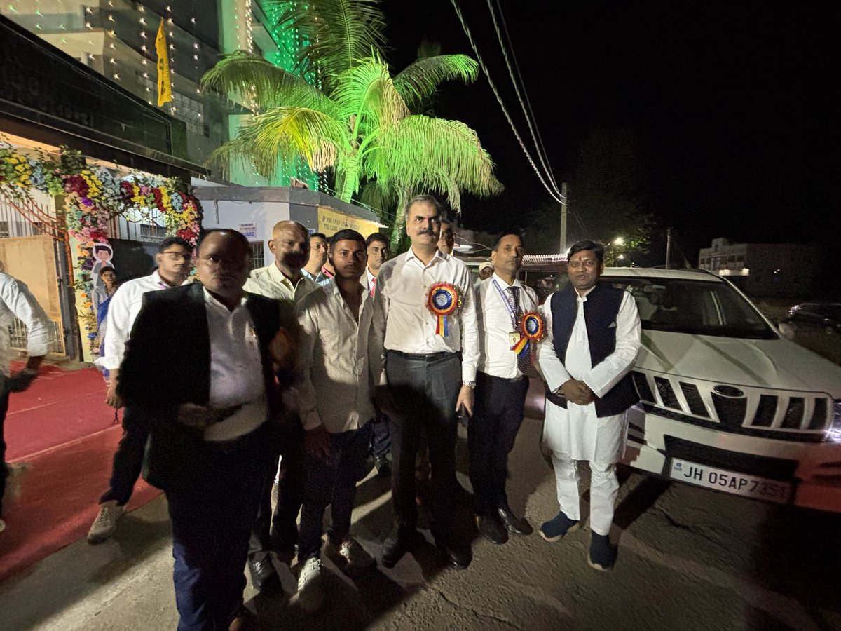 vikasvaibhavips's tweet photo. #शेखपुरा में संस्कार पब्लिक स्कूल के 27वें वार्षिकोत्सव के अवसर पर वेदांत के संदेशों के माध्यम से मैंने बिहार के पूर्वजों की प्राचीन दृष्टि को समझाने का प्रयास किया । #LetsInspireBihar अभियान के संदेशों को साझा करते हुए मैंने सभी से 2047 तक विकसित भारत में एक विकसित बिहार के निर्माण के निमित्त सकारात्मक योगदान समर्पित करने का आह्वान किया । यात्रा गतिमान है !