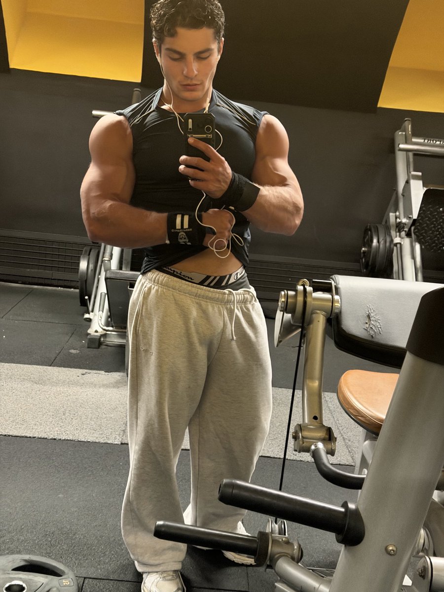 Alex Aaron tweet media