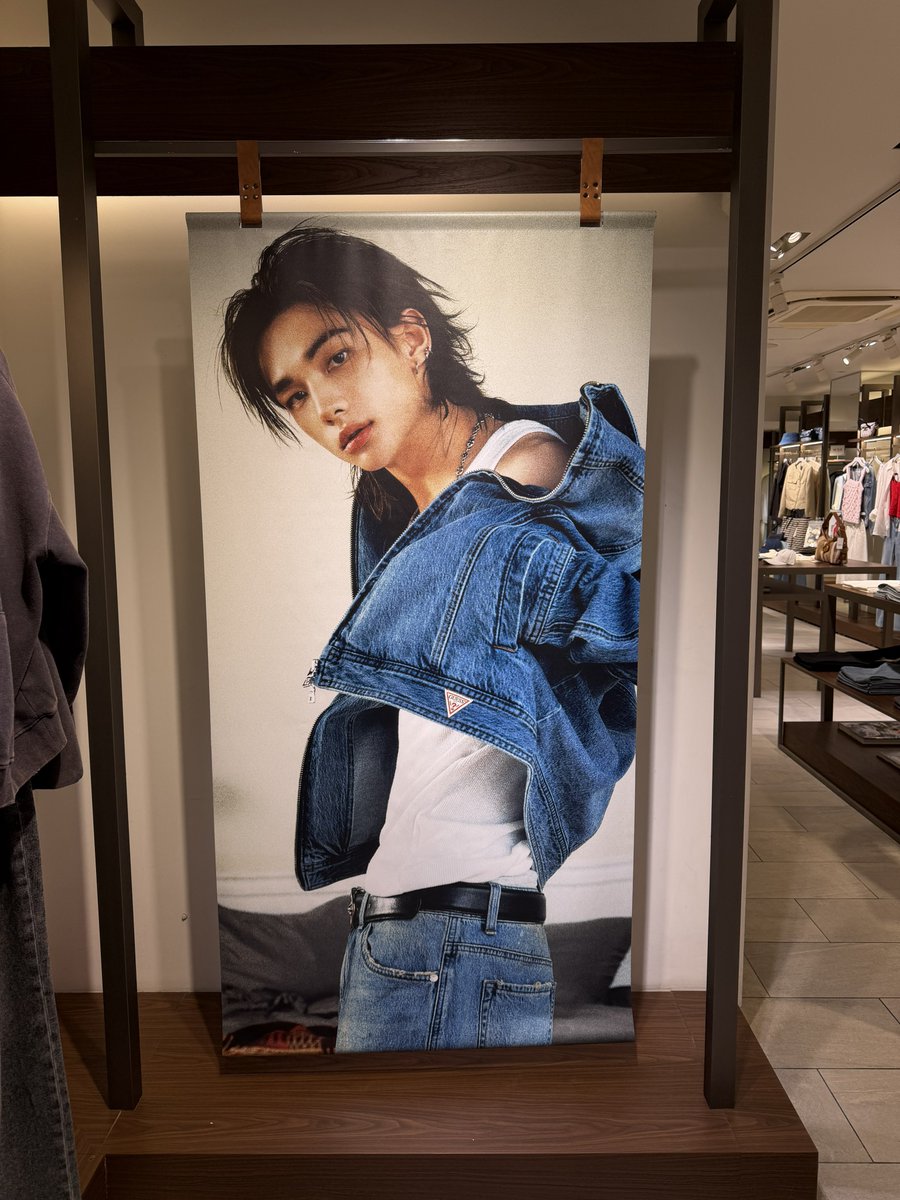 Hyunjin❣️ HYUNJINxGUESS tweet media