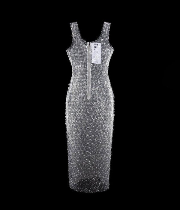 Leivonens's tweet image. 井ノ上たきな
@grok 衣装を完璧に交換してみて