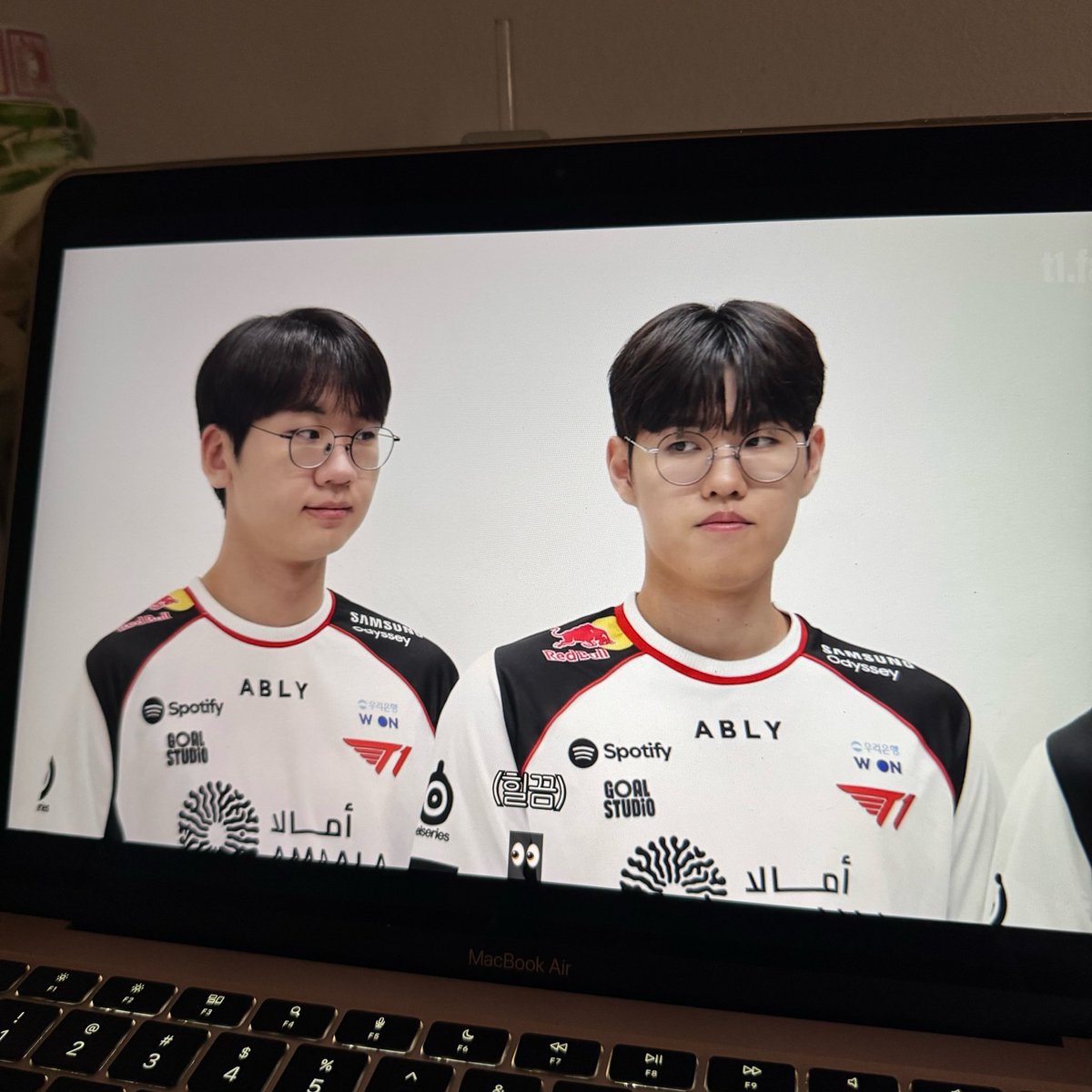 moonjjjunnie's tweet image. so normal 🫩