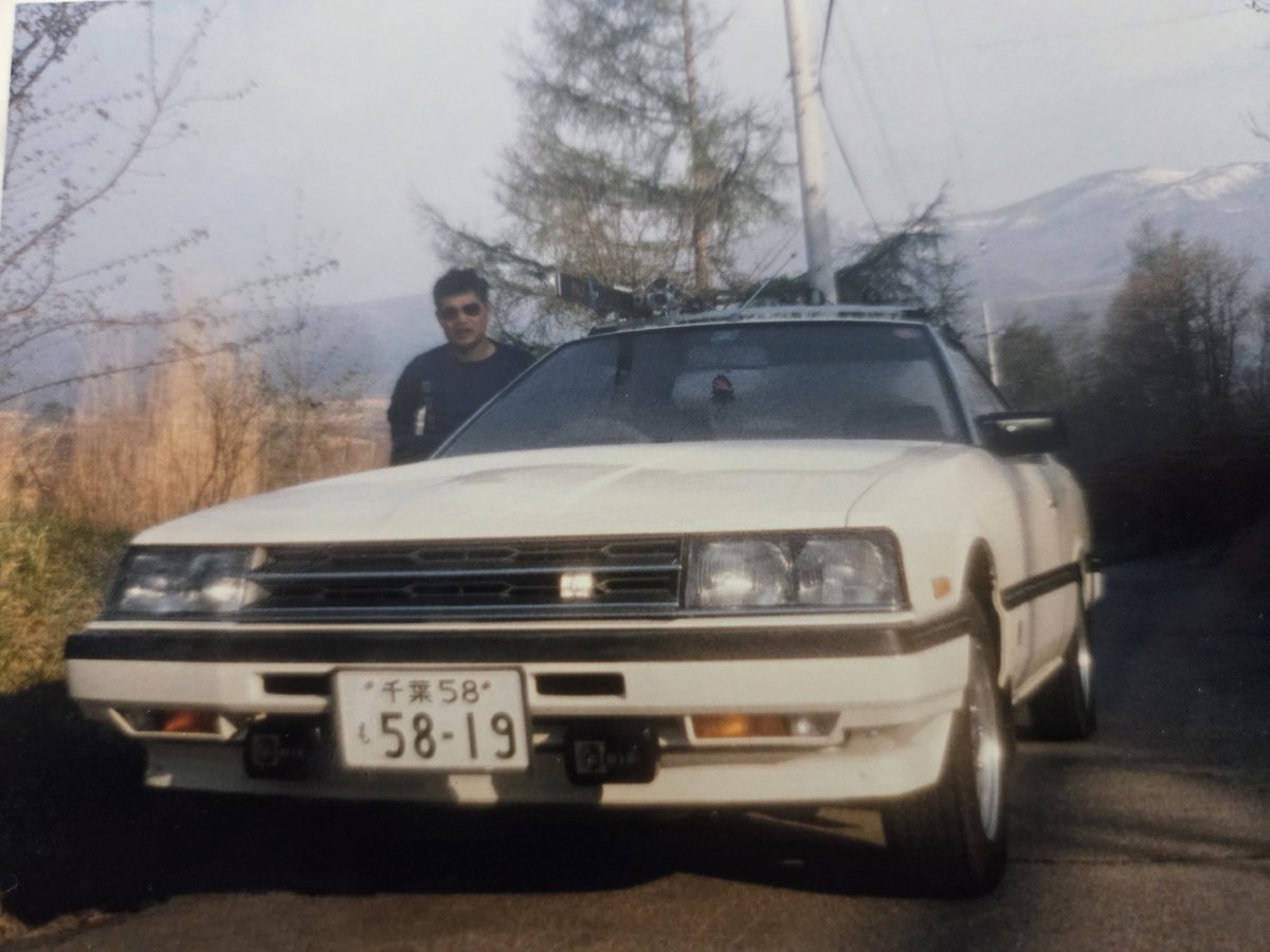 VEZEL_RV5_'s tweet photo. 懐かしの写真
オカンのクルマ
HR30 スカイライン 2ドアHT
GT-EX TURBO パサージュ
L20ETのヒューンと鳴るタービン音と
100キロ超えるとキンコン鳴るのが
懐かしいなぁ
未だに、何で4ドアHTにしなかったのか
鉄仮面の選択肢は無かったのか疑問
#スカイライン
#HR30 https://t.co/ea5sRnMQLv