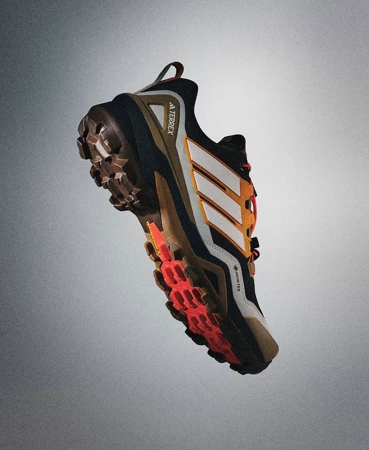myrailofficial's tweet photo. Trail ready, popping into town ready plus an updated GORE-TEX membrane, the new Skychaser from adidas Terrex is built for just about anything. 

https://t.co/oyKVLdH0RM

#hiking 
#goretex
#outdo https://t.co/FC22I6egTH