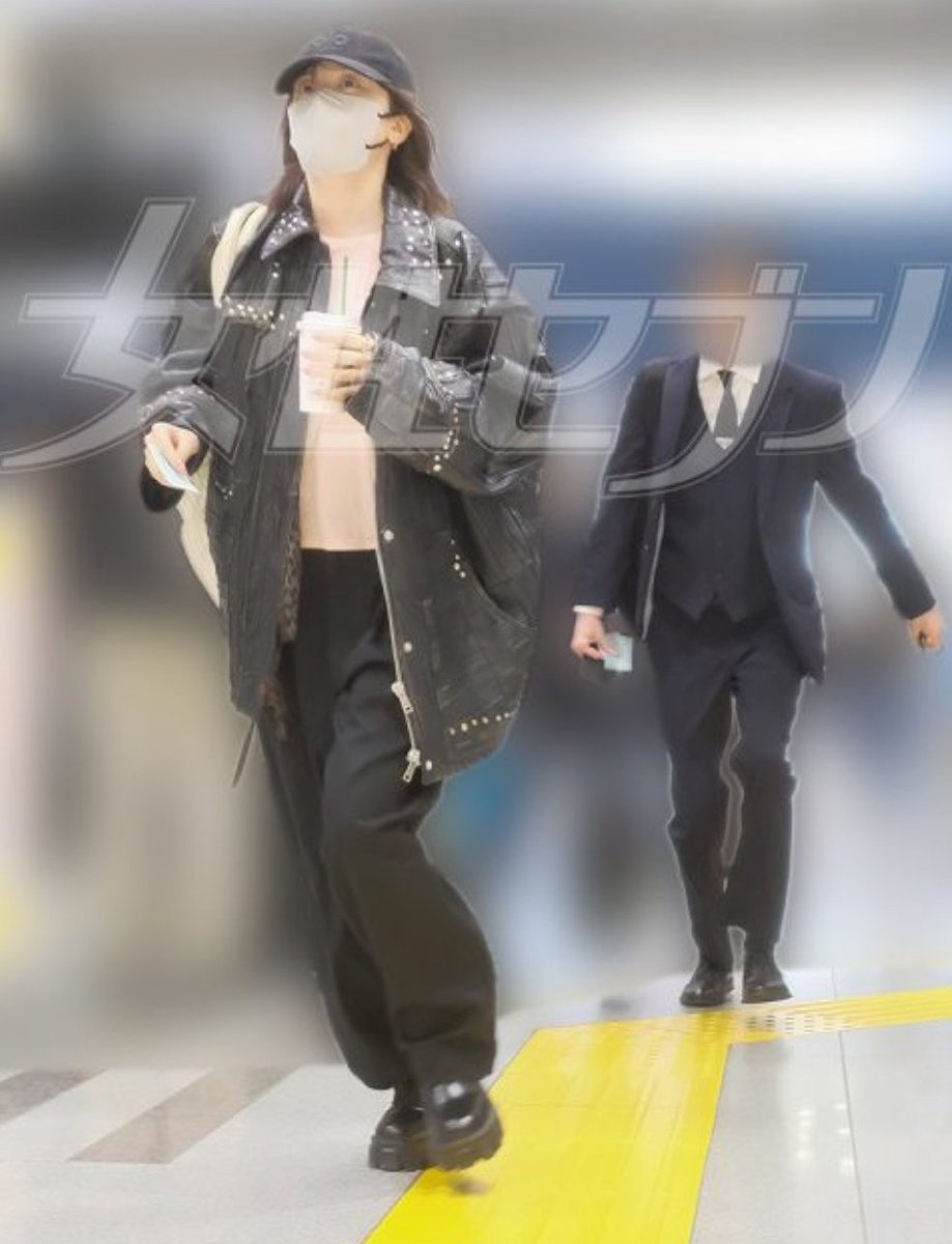 永野芽郁 PRADA モノリス ブラッシュドレザー チェルシーブーツ