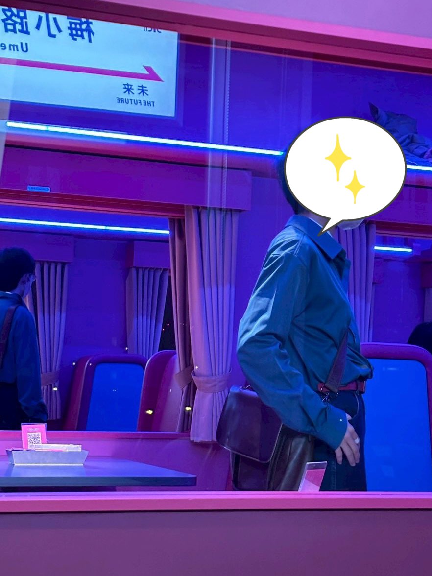 0801clolo's tweet photo. 普通にFUTURETRAIN行ったんですが、普通の人間でもオシャレな写真撮れて楽しかったです✨
ご飯もライトアップされて美しく撮れた🤣 https://t.co/mNHpqHZtSX