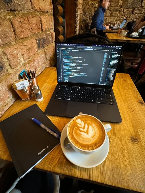 cybergirl_io's tweet image. Which is more important for IT jobs ?     

Skills                                         or                      Degree