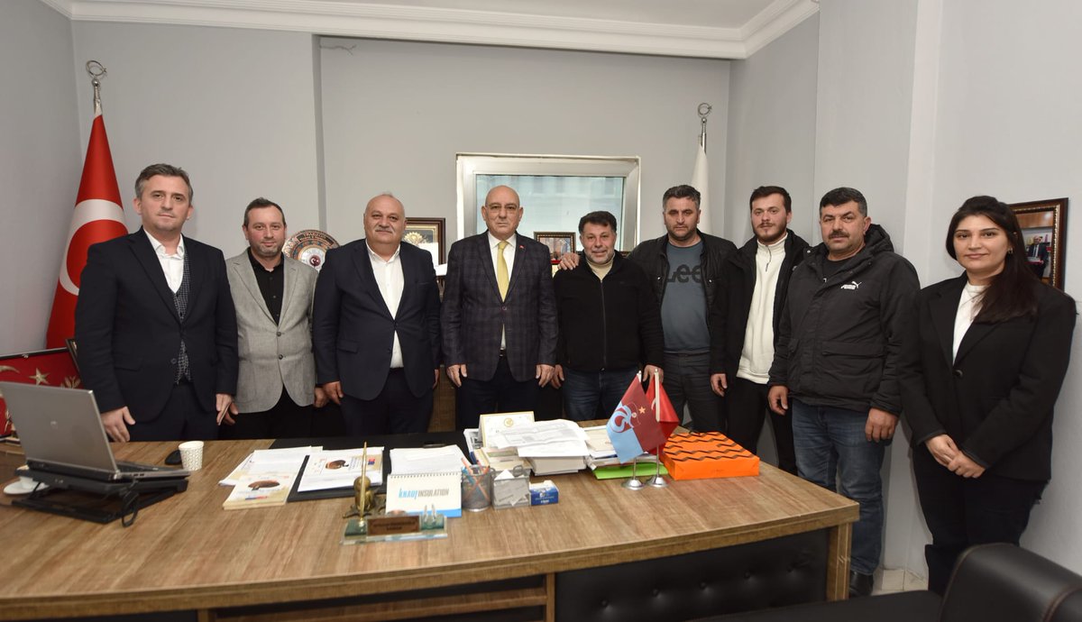 📍 TRABZON SEYYAR SEMT PAZARCILAR ODASI

TESOB Başkanı Metin Kara, Trabzon Seyyar Semt Pazarcılar Esnaf  Odası'nı ziyaret ederek, göreve yeniden seçilen Başkan Gökmen Emirzeoğlu ve yönetim kurulu üyelerine yeni görev döneminde başarı dileklerini iletti.