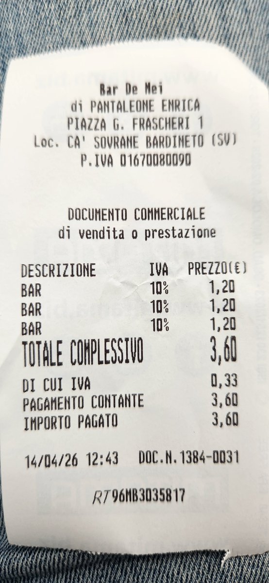 3 Cappuccino.  Italië.   En heerlijk warm en goeie dikke melk.