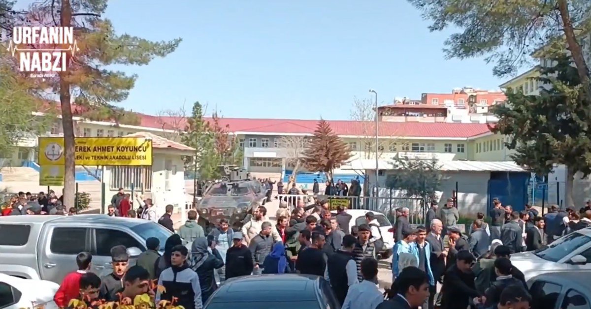 Emergenza24's tweet image. 🔴[14.04-12:30] #Siverek #Sanliurfa #Turchia #Turkey 
👉SPARATORIA IN UNA SCUOLA 
👉Liceo Ahmet Koyuncu per l'Istruzione Professionale e Tecnica Anadolu.
ℹ️Bilancio provvisorio:
👉+16 persone colpite (tra cui un poliziotto e 4 insegnanti) alcuni in condizioni critiche
👉morto lo