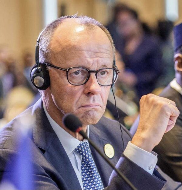 Ceterum censeo Unionem Europaeam esse delendam tweet media