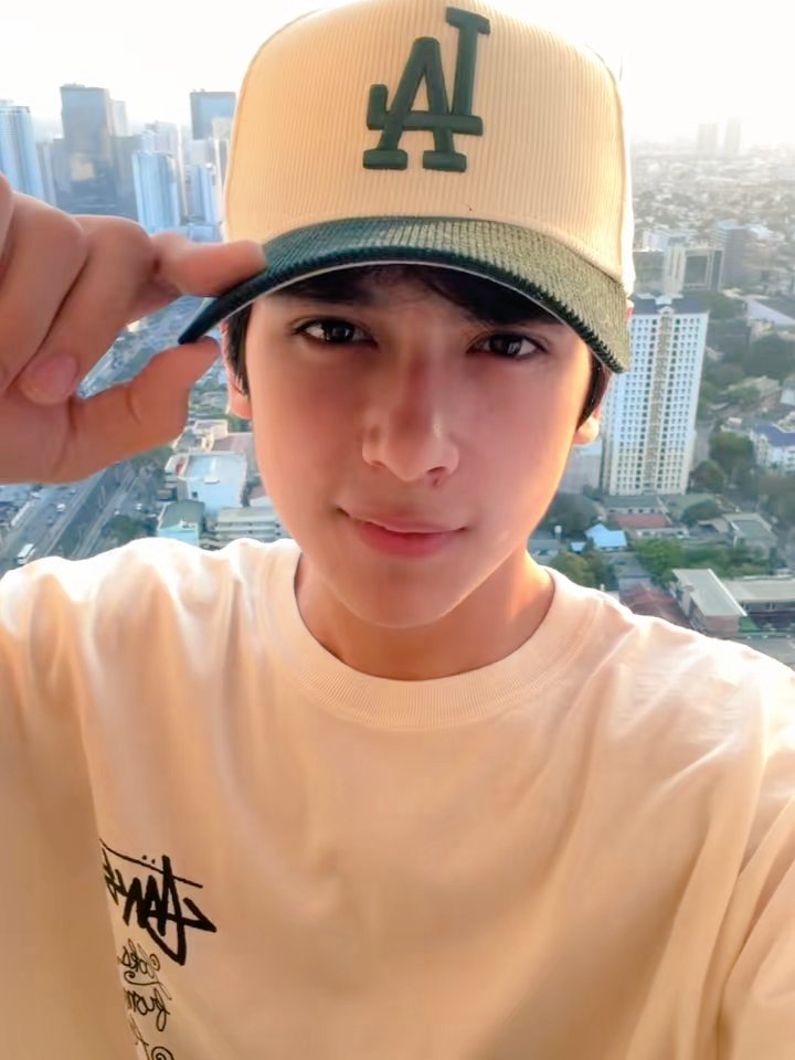 chsmate's tweet image. Clean-looking guy and girl mode today 🤍 #capeath