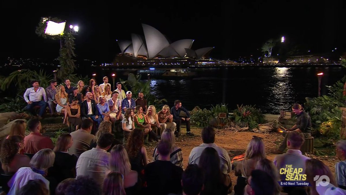 Still not over this backdrop for a reunion #SurvivorAU