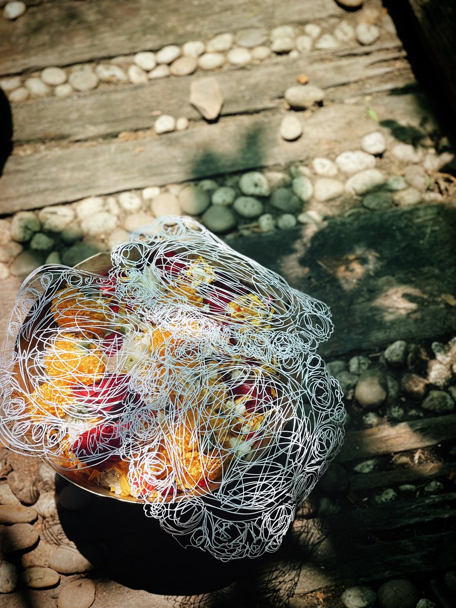 CollagecantoN's tweet photo. Songkran’s paper ritual https://t.co/wpxz2AdJXA