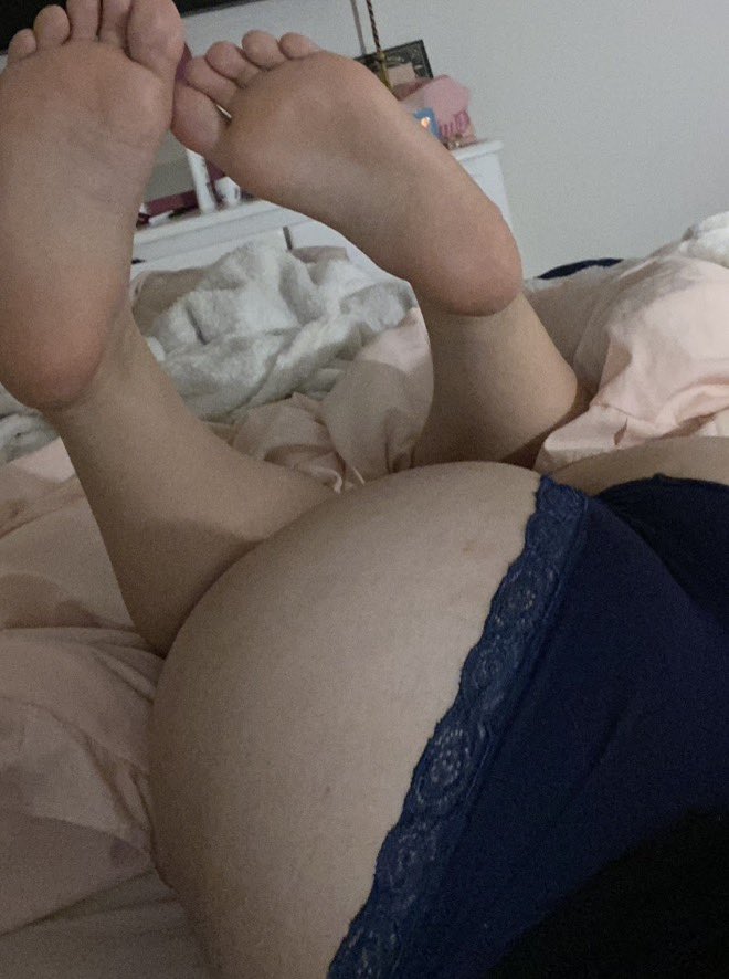 SweeetLov3's tweet photo. @noboynocry76 @KittyPyonx Are my feet pretty https://t.co/jwpHm442mX