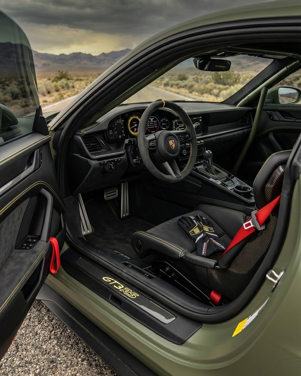autochat360's tweet image. Matte Military Olive 🪖
Porsche 911 GT3 RS (992) done right.