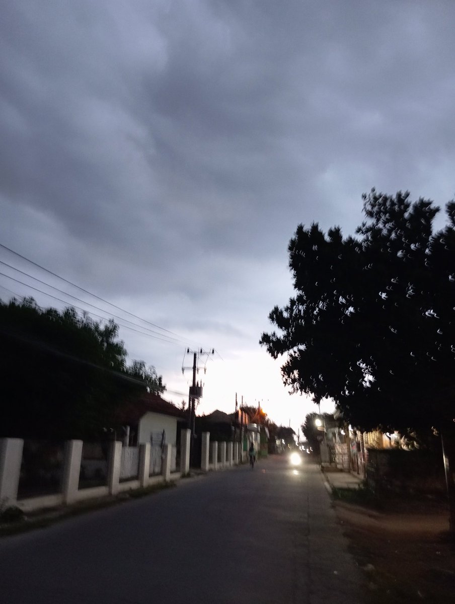 Balik praktikum saat langit sudah gelap